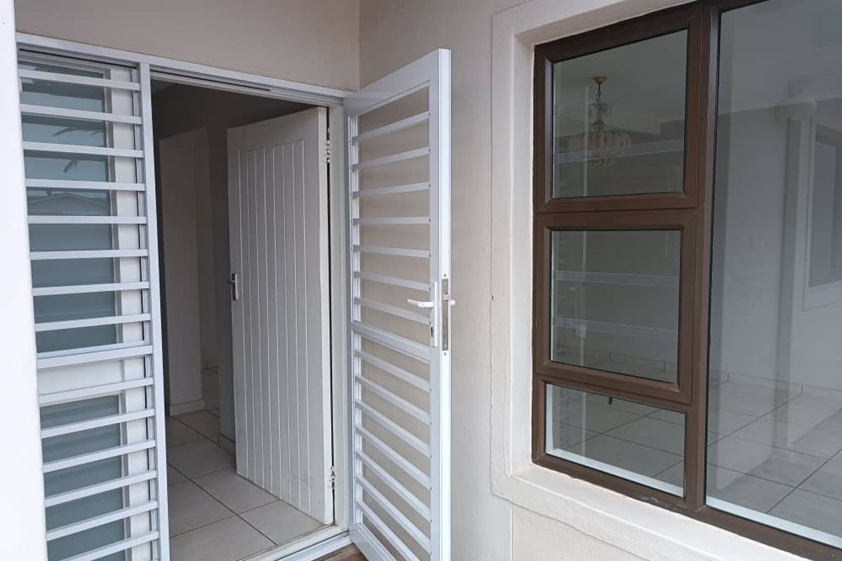 Newly Renovated Family Home - Photo 2