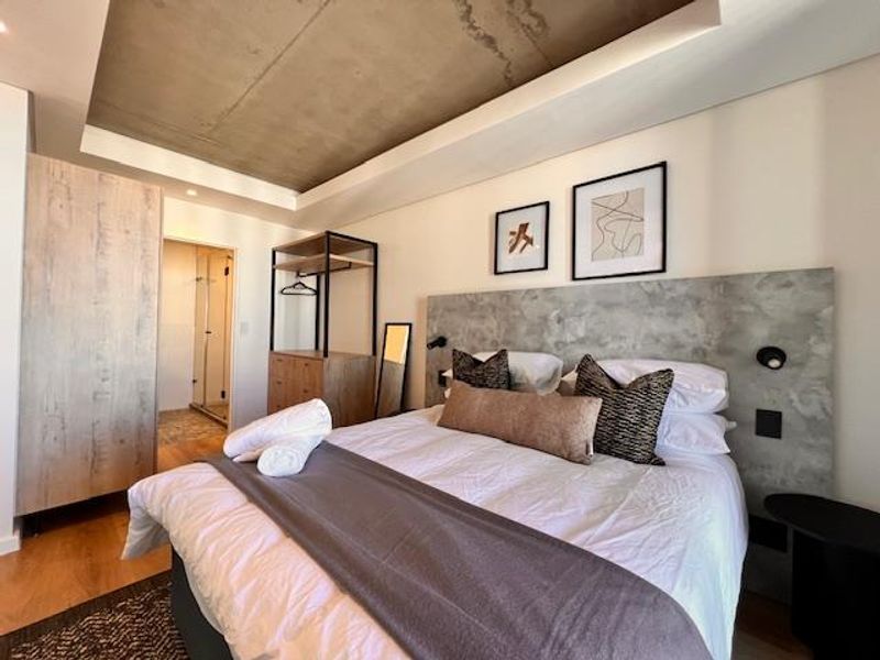 Brand new Modern, Luxury apartment - Photo 8