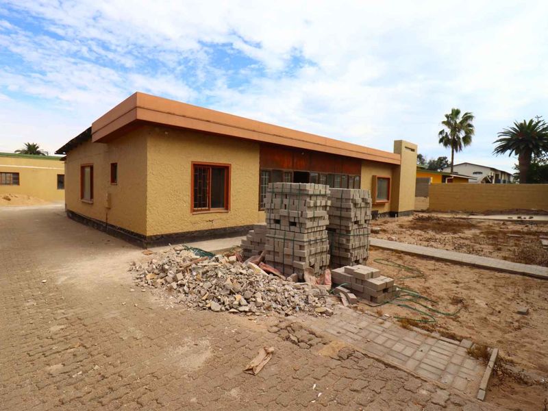 Prime Renovation Opportunity in Swakopmund – Unbeatable Location - Photo 5
