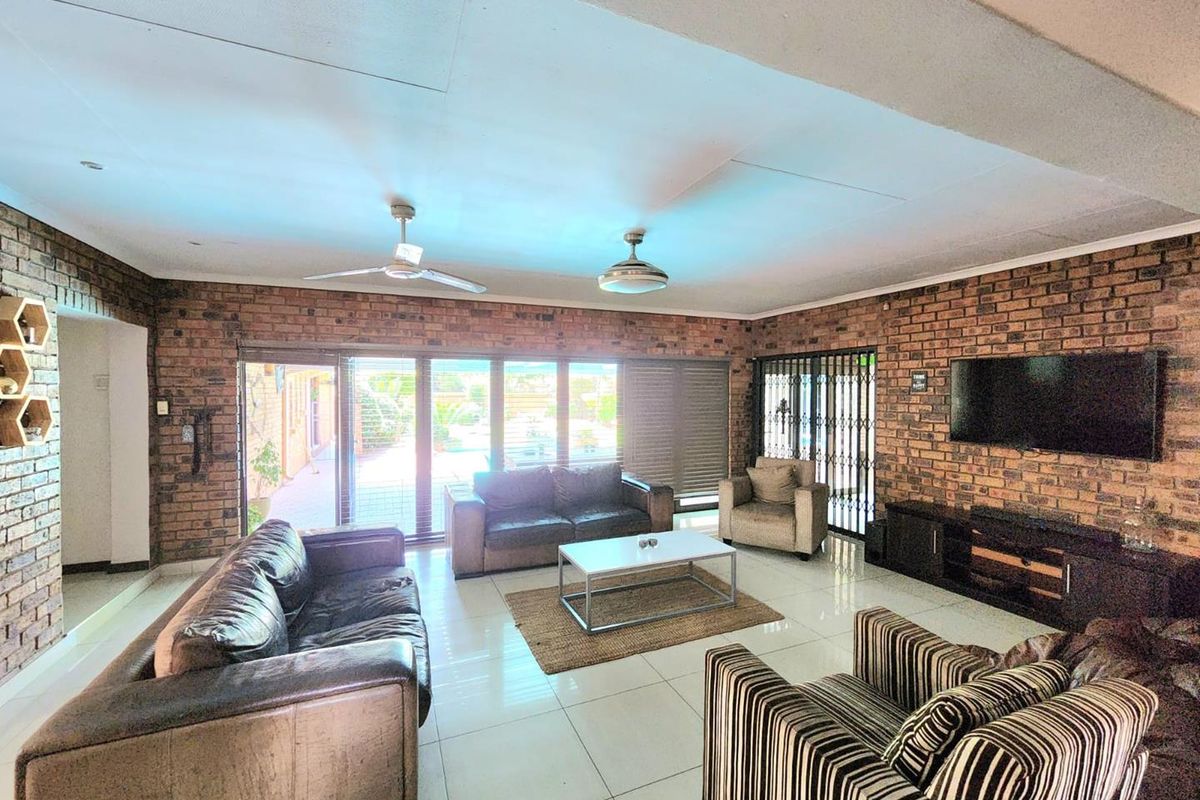 Exclusive Home in Sunward Park - Photo 4