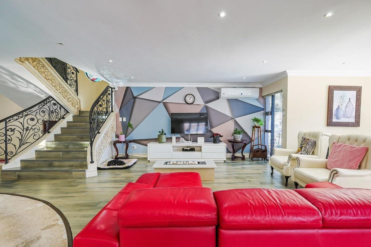 Modern Furnished 3-Bedroom Home with Pool, Cinema Room & Luxurious Finishes - Photo 4