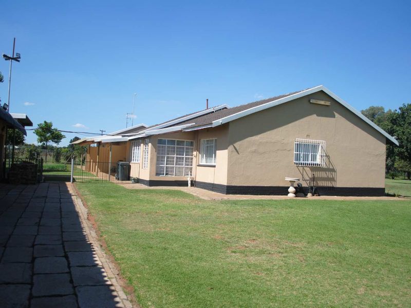 Feast your eyes on this lovely property well suited for Bonafide farming or as an Equestrian property - Photo 2