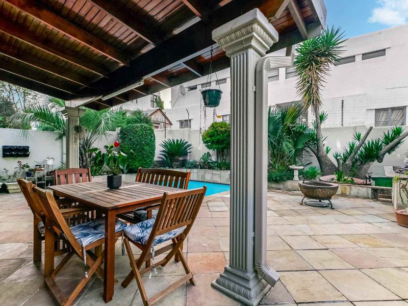 IMMACULATELY PRESENTED HOME IN THE HEART OF LONEHILL, BOASTING A LONG LIST OF EXTRAS - Photo 6