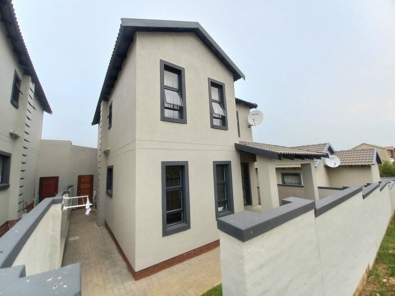 Three bedroom house for sale in Waterberg Field Estate - Photo 3