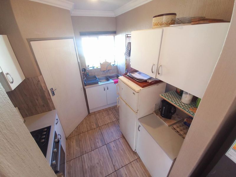 Two Bedrooms house for Sale in Heuweloord Centurion - Photo 3