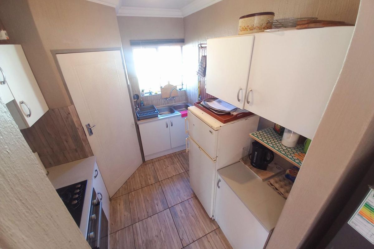 Two Bedrooms house for Sale in Heuweloord Centurion - Photo 3
