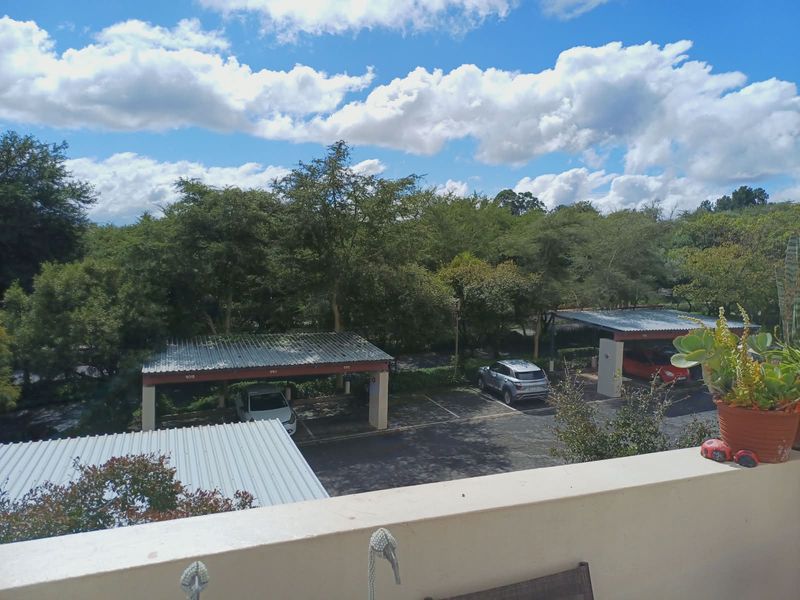 2 Bedroom 2 Bathroom modern 1st floor Apartment for sale in beautiful Golf Estate for R790 000 - Photo 5