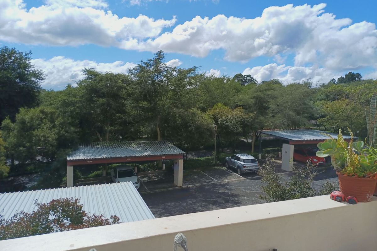 2 Bedroom 2 Bathroom modern 1st floor Apartment for sale in beautiful Golf Estate for R790 000 - Photo 5