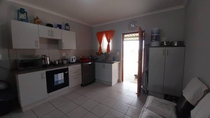 Property #2453924, Townhouse For Sale in Osona Village