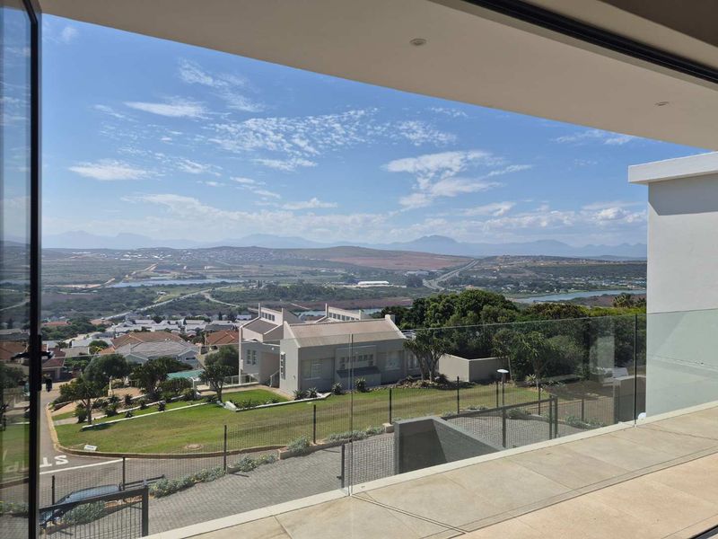 Exquisite Modern 3-Bedroom Home in Hartenbos Heuwels, Hartenbos - Photo 2