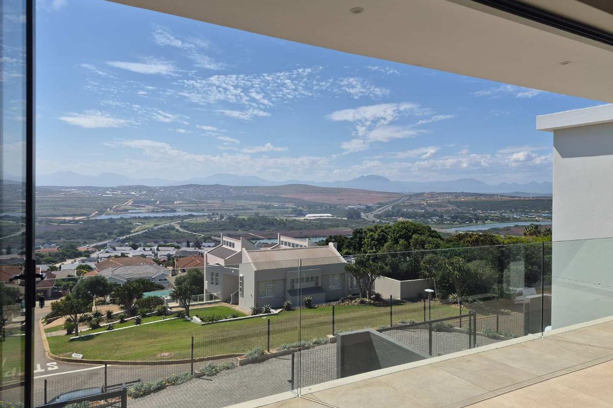 Exquisite Modern 3-Bedroom Home in Hartenbos Heuwels, Hartenbos - Photo 2