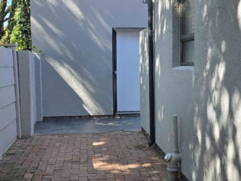 Four bedroom house for sale in Garsfontein Ext  6 - Photo 8