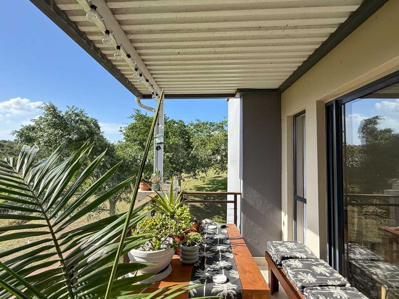 Two bedroom Apartment in Palm Lakes Estate - Photo 2