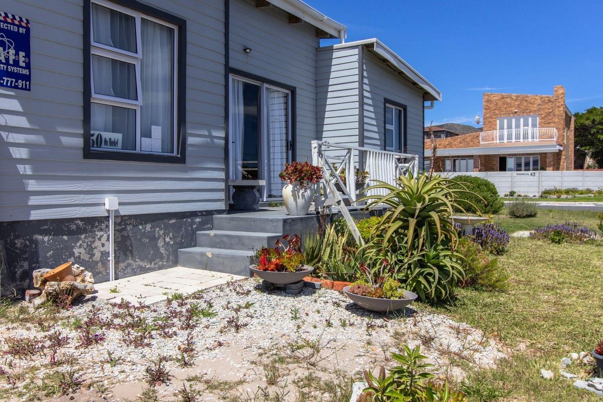 Four Bedroom Holiday Home - De Kelders - Photo 4