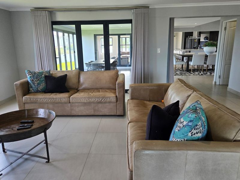 Luxury Living by the Sea - Photo 8