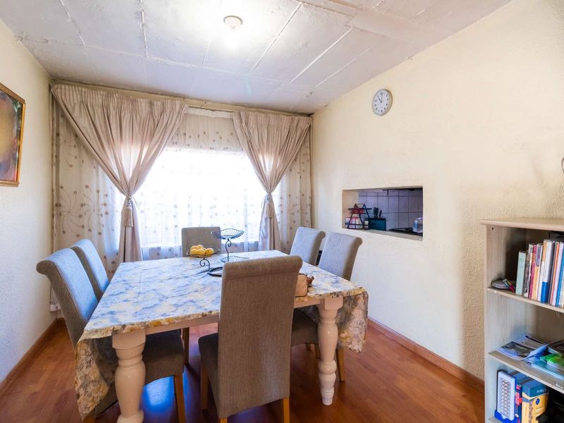 Income generating 3 Bedroom House with 2x Flatlets - Photo 5