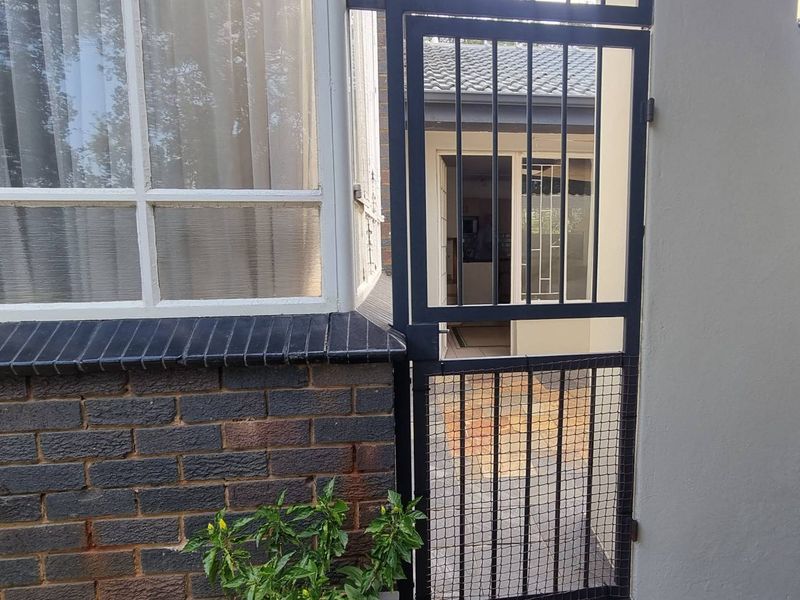 Spacious 1 Bedroom, 1 Bathroom Furnished Garden Flat for Rent - Photo 2
