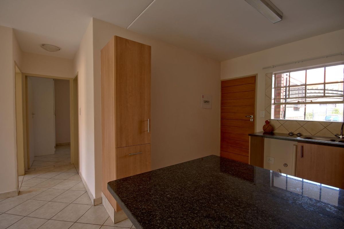 Perfect 2Bedroom ground floor apartment! - Photo 4