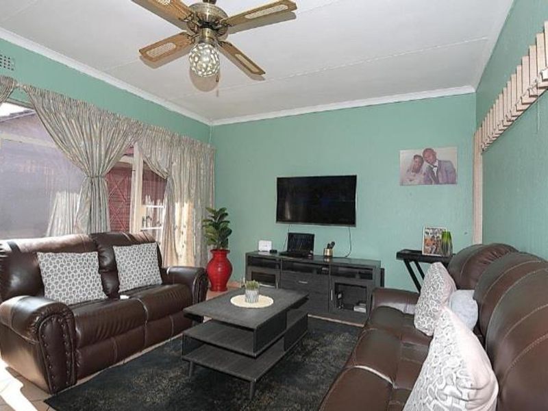 BEAUTIFUL HOME FOR SALE - Photo 5