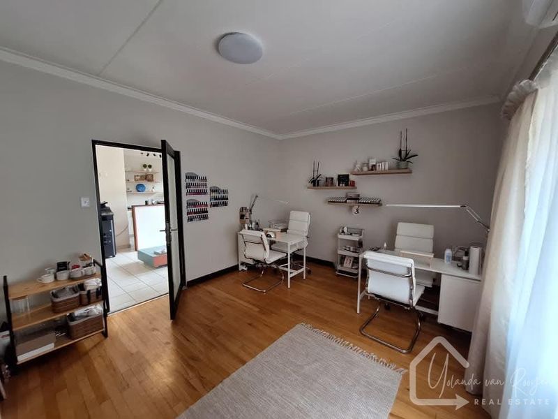 GROW YOUR BUSINESS WITH THIS SPACE - Photo 3