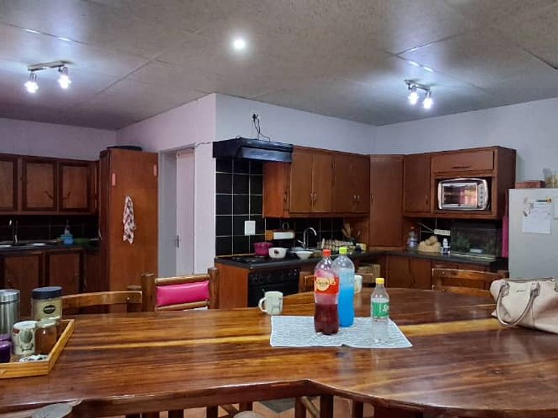 Grootfontein - Beautiful Family Home For Sale - Photo 6