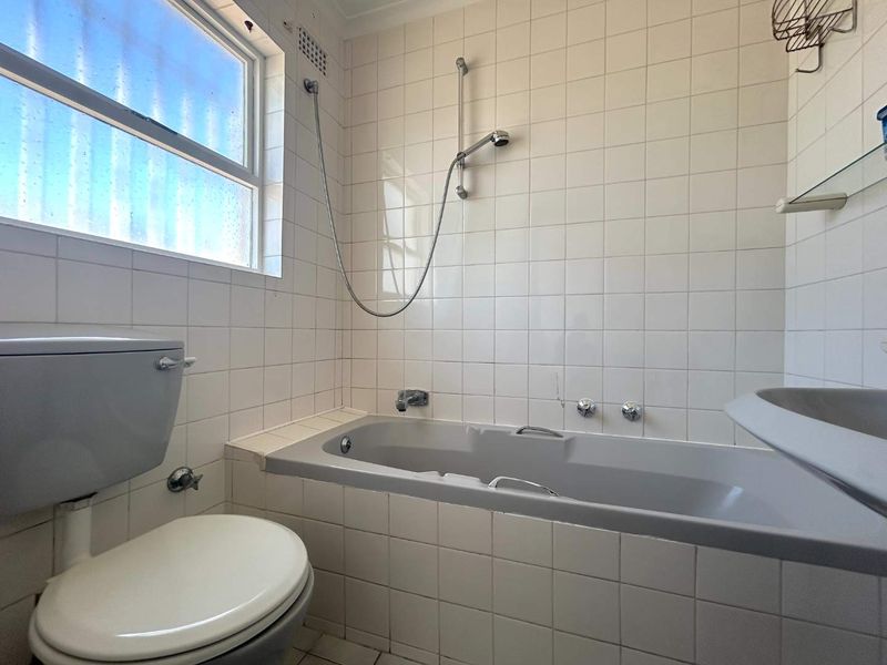 Charming 3-Bedroom Home with a lovely garden - Photo 9