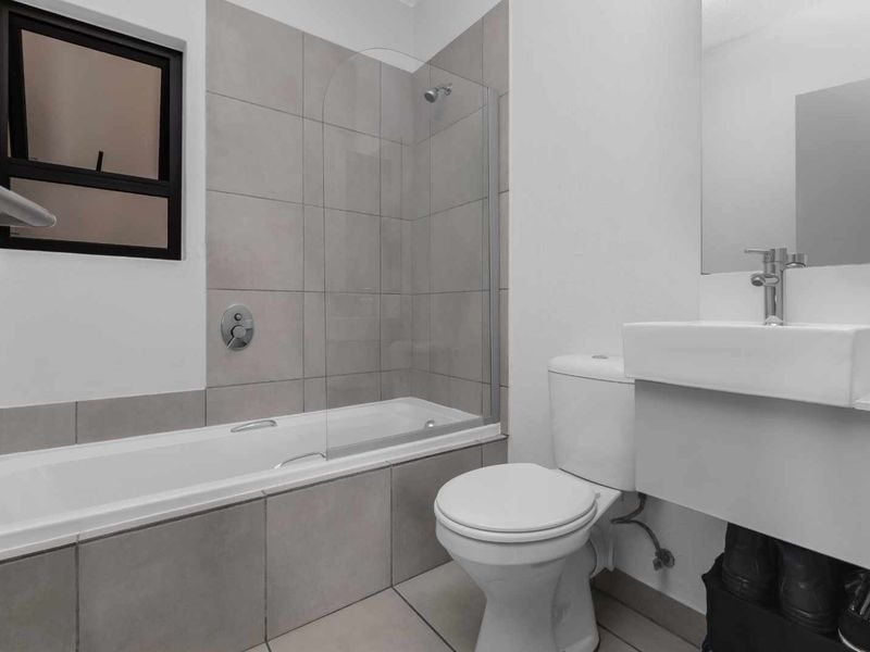 Immaculate 3 Bedroom, 2 Bathroom Apartment For Rent in Broadacres - Photo 8