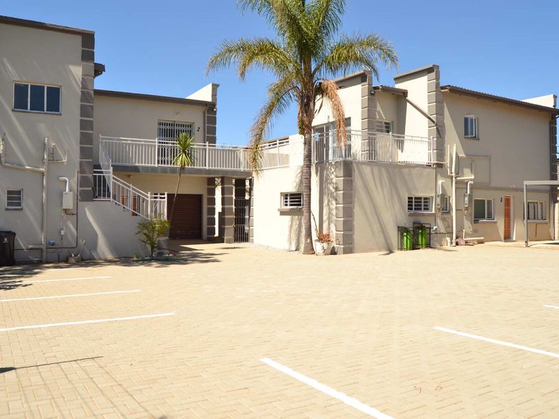 2 Bedroom apartment up for grabs! - Photo 8