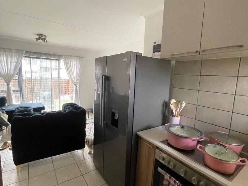Family-Friendly 4-Bedroom Rental with Outdoor Play Area - Photo 3