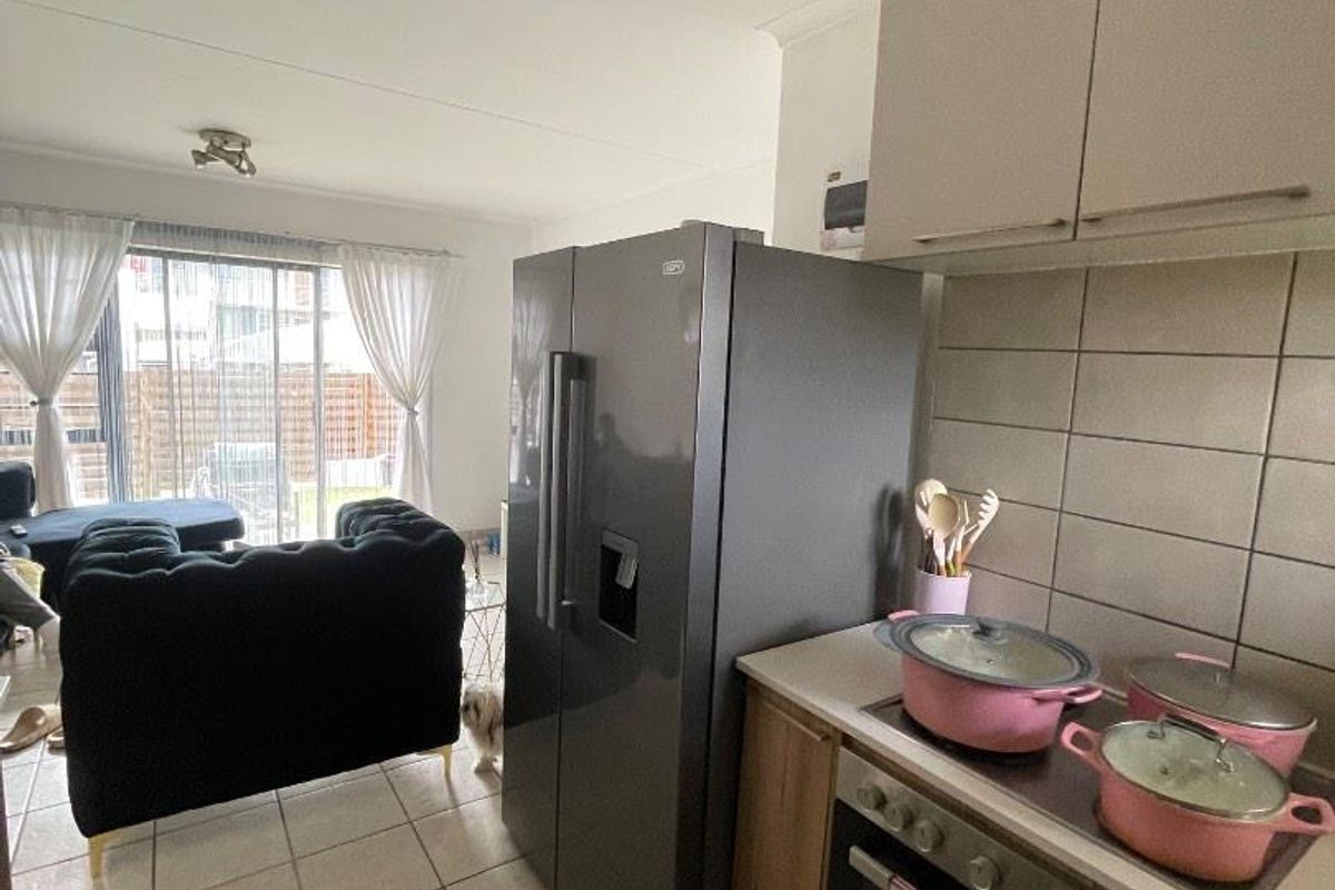 Spacious 4-Bedroom Ground Floor Unit for Rent in Esther Park - Photo 3