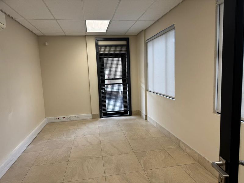 AGRADE OFFICES TO LET - Photo 3