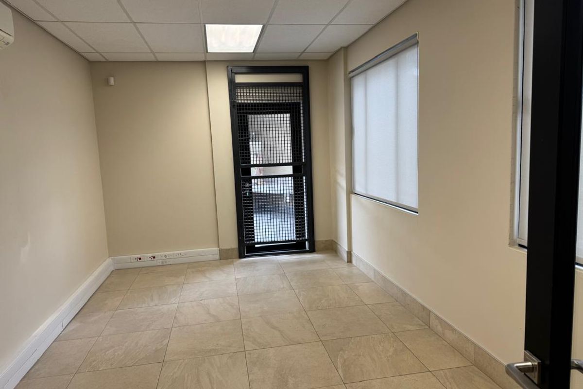 AGRADE OFFICES TO LET - Photo 3