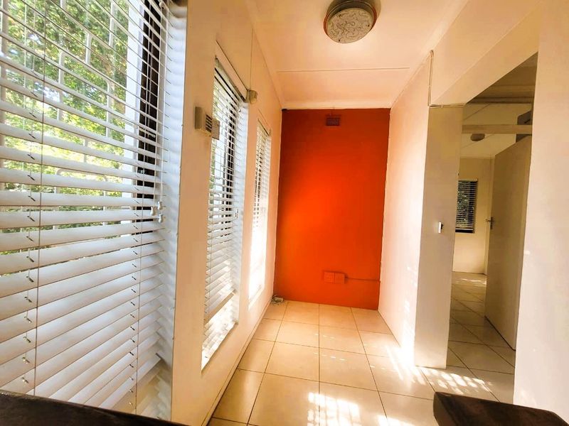 Large Family Home - Photo 7