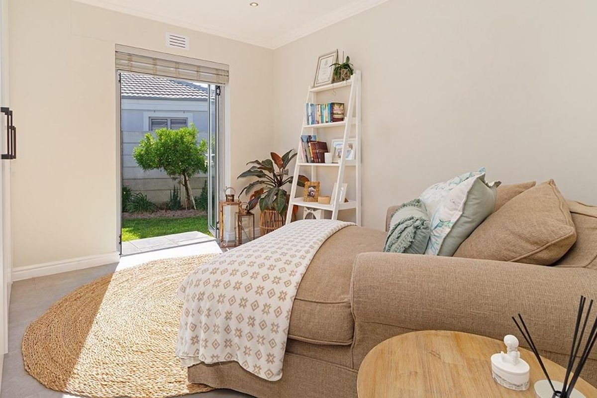 Beautiful Family Home in Sought-After Northridge Estate, Sunningdale - Photo 4