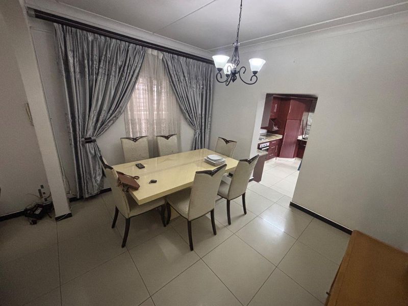 3-Bedroom Family Home with Flatlet for Sale in Escombe – Ideal for Families or Investors - Photo 10