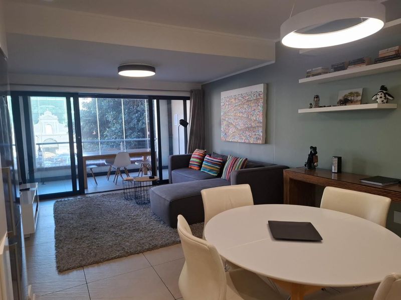 Stylishly furnished 2 bedroom apartment - Photo 2