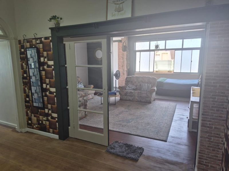 Luxurious 2.5 Bedroom Apartment on Durban's Golden Mile R 1 300 000 - Photo 3