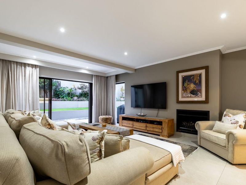 4 Bedroom House for Sale in Dainfern Golf Estate - Photo 2