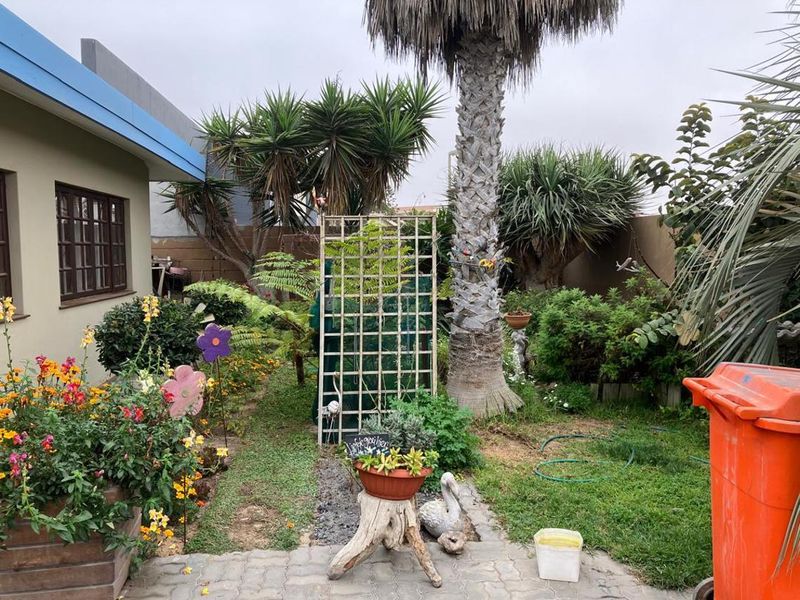 3 Bedroom House with 2 Bedroom Flatlet in Vineta - Photo 1