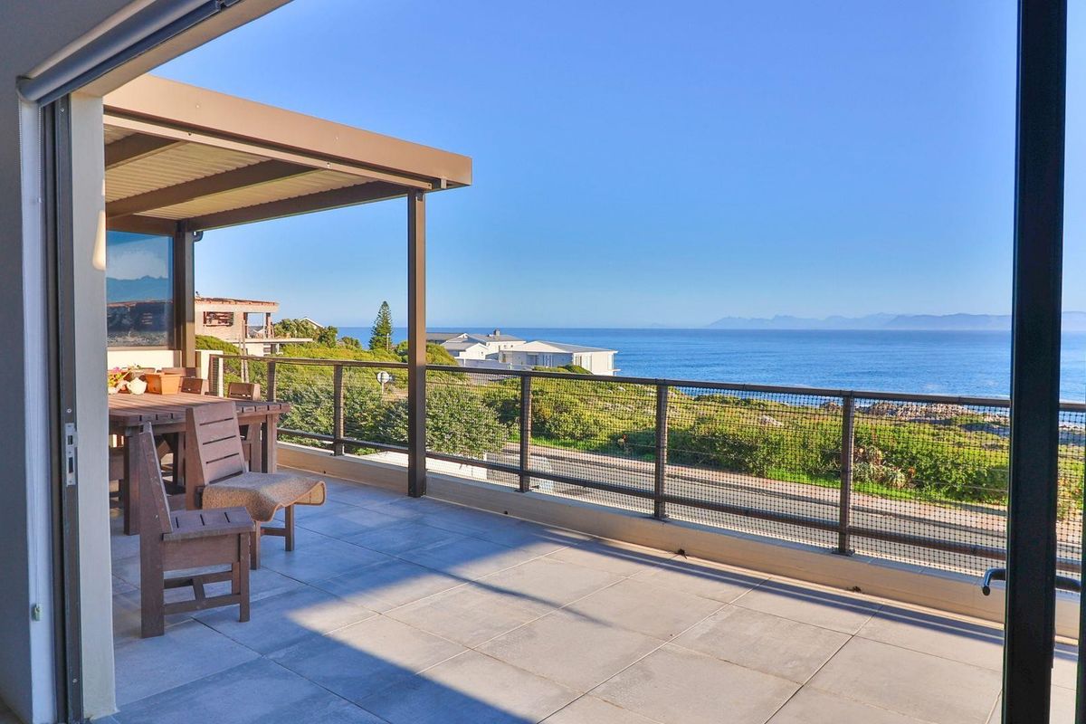 Sea, Style, and Space in De Kelders’ Most Sought-After Location - Photo 2
