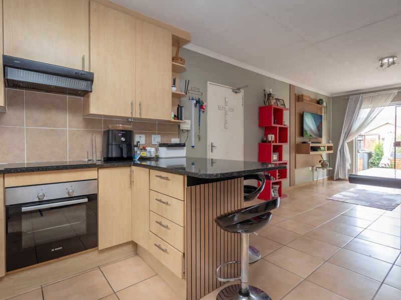 3 Bed 2 Bath Simplex To Let in Honeydew Manor Available 1 June 2026 - Photo 10