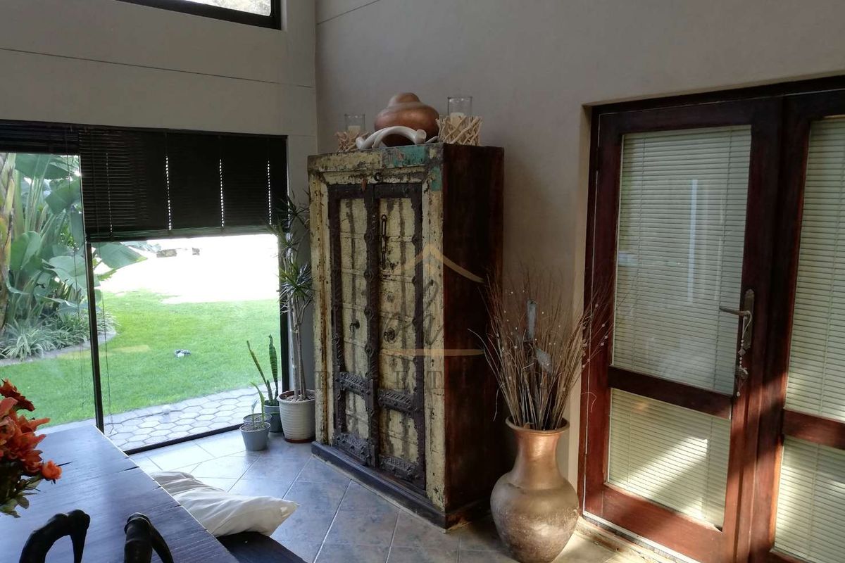 Expansive 9 bedr home with full Lagoon view with Guesthouse potential for sale in Walvis Bay for N$12 550 000.00 - Photo 3