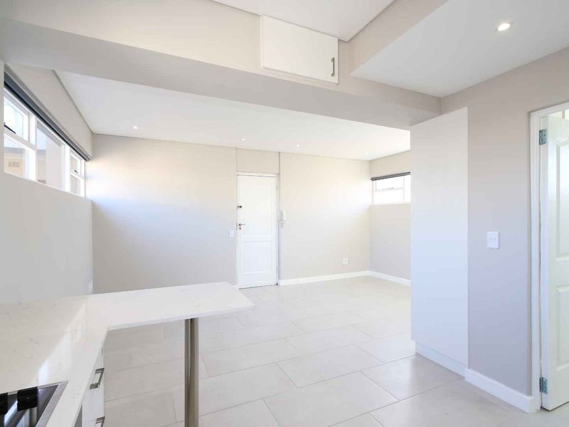 Sunny Studio Beachfront Penthouse - Photo 4