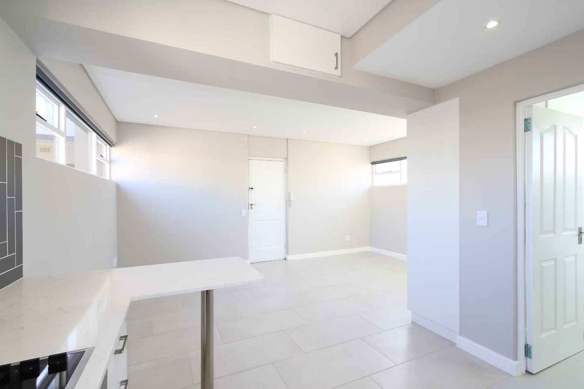 Sunny Studio Beachfront Penthouse - Photo 4