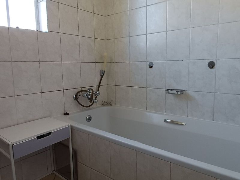 FAMILY FRIENDLY GROUND FLOOR UNIT - Photo 7