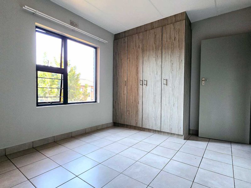 Neat & Secure 2-Bedroom Apartment – Ideal for First-Time Buyers or Investors - Photo 9