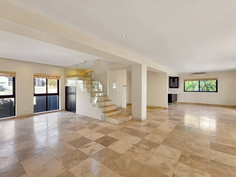 STYLISH LOCK-UP AND GO IN THE HEART OF FRESNAYE - Photo 5