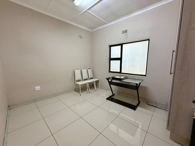 4 Bedroom house with flat for sale - Photo 7