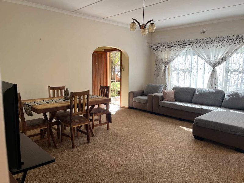 Spacious Family Home with Expansive Garden & Entertainment Area - Photo 8