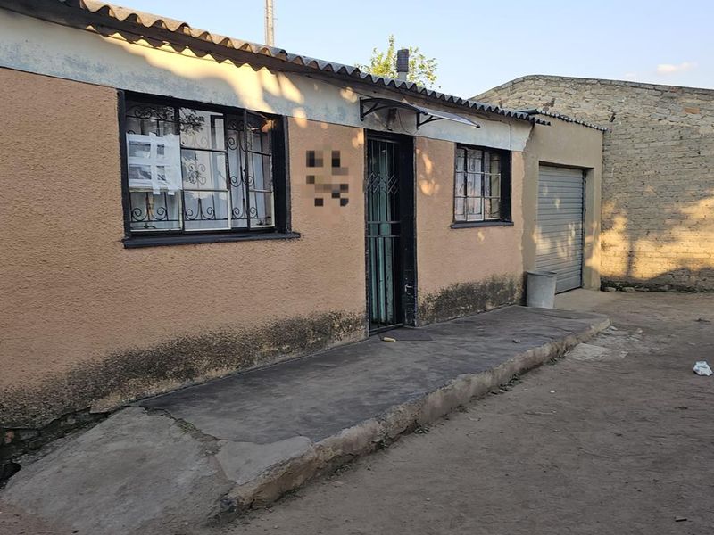 "Tembisa Gem: 4-Room House with 5 Rental Rooms & Garage!" - Photo 2